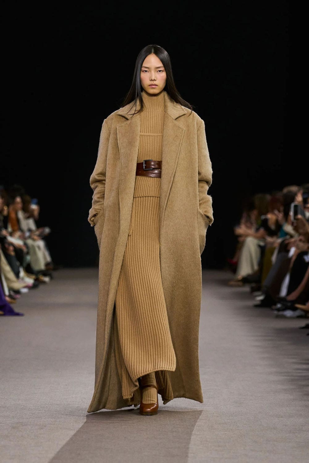 Max Mara Otoño Invierno 2025 2026 Runway Revista (32)