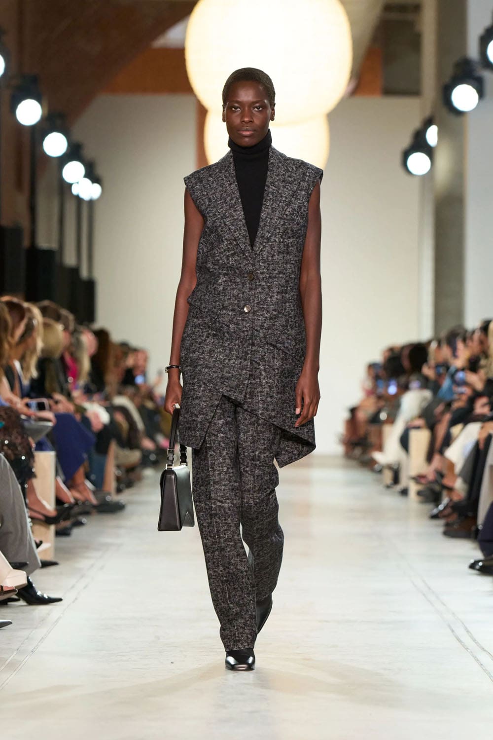 Michael Kors 2025 秋冬 2026 纽约 Runway 杂志(17)