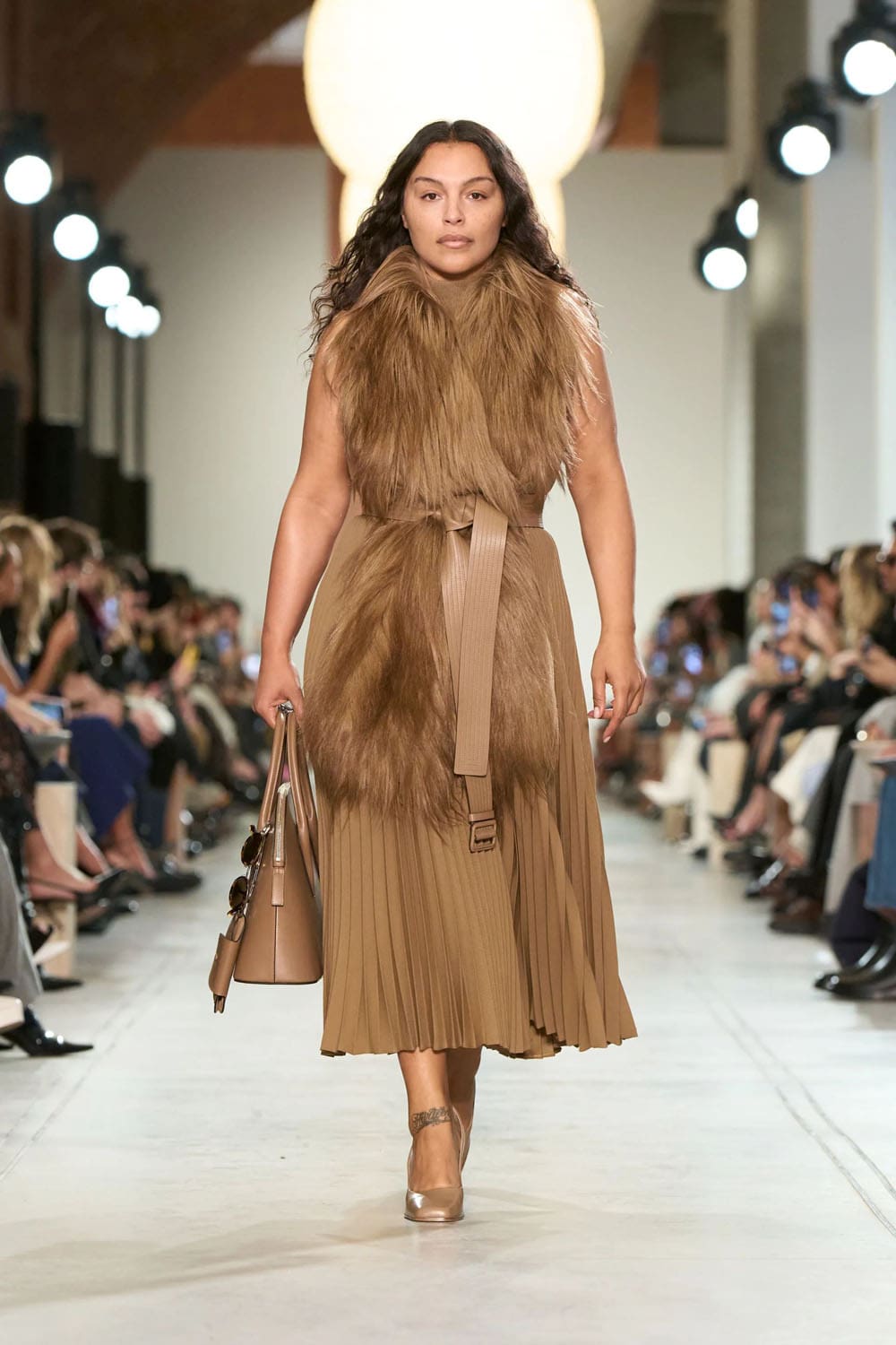 Michael Kors 2025 秋冬 2026 纽约 Runway 杂志(34)