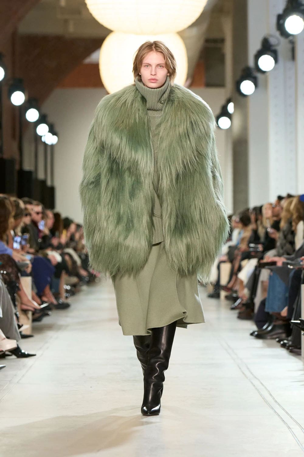 Michael Kors 2025 秋冬 2026 纽约 Runway 杂志(42)