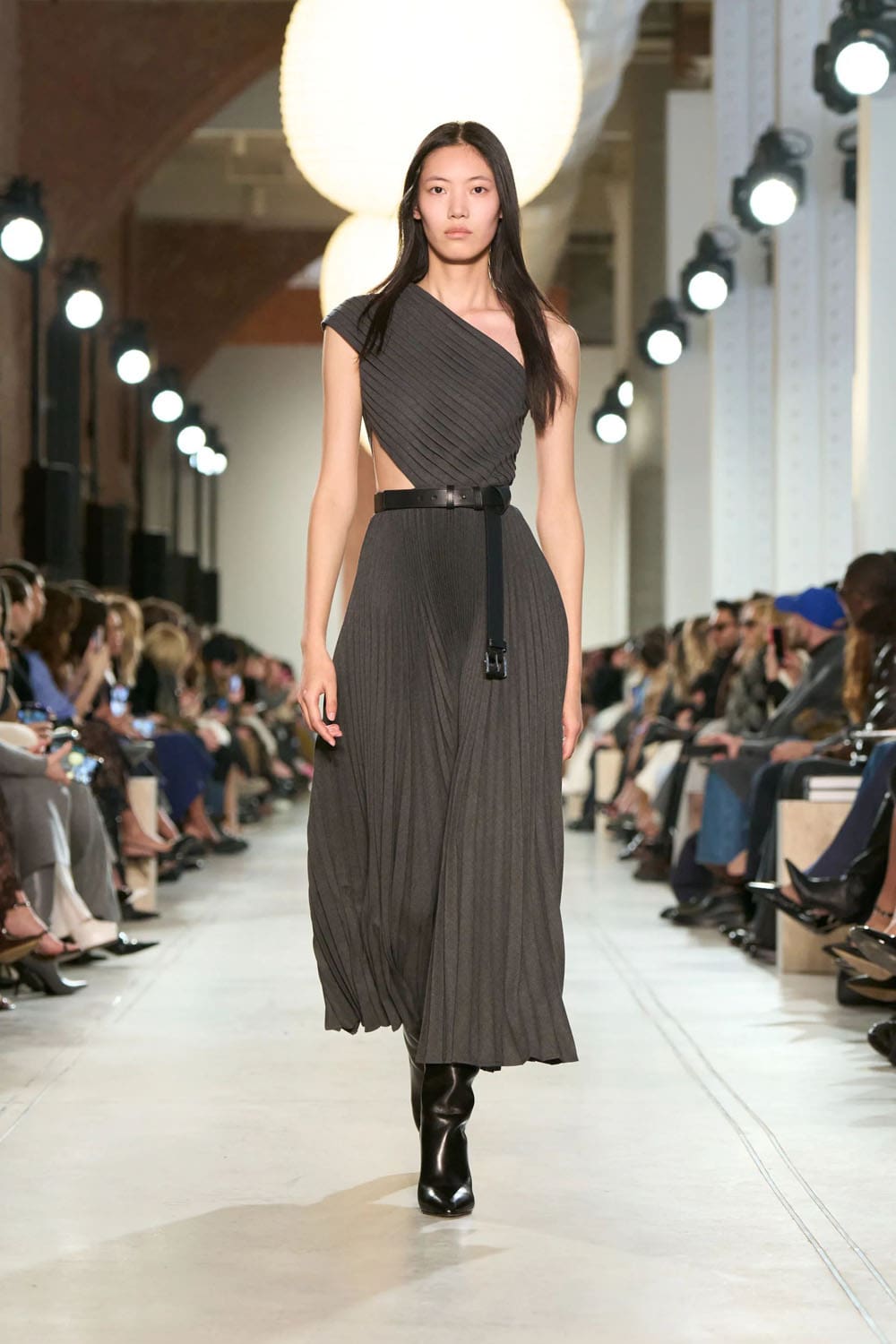 Michael Kors 2025 秋冬 2026 纽约 Runway 杂志(47)