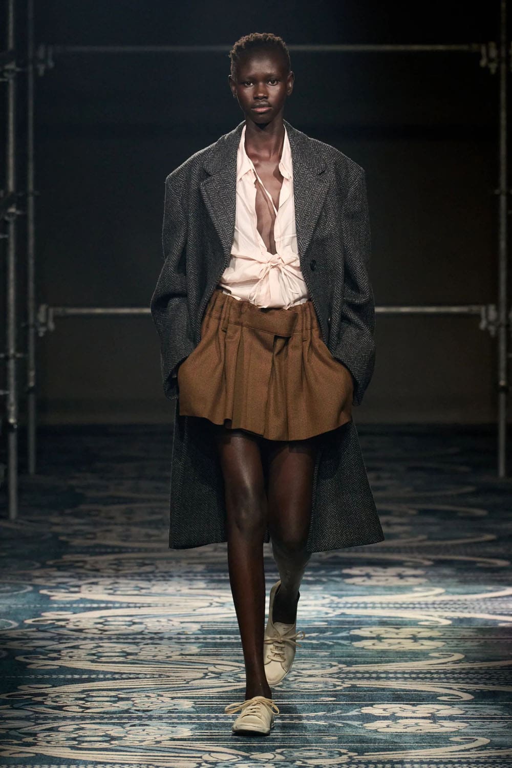 Prada Fall Winter 2025 2026 Runway Magazine (39)