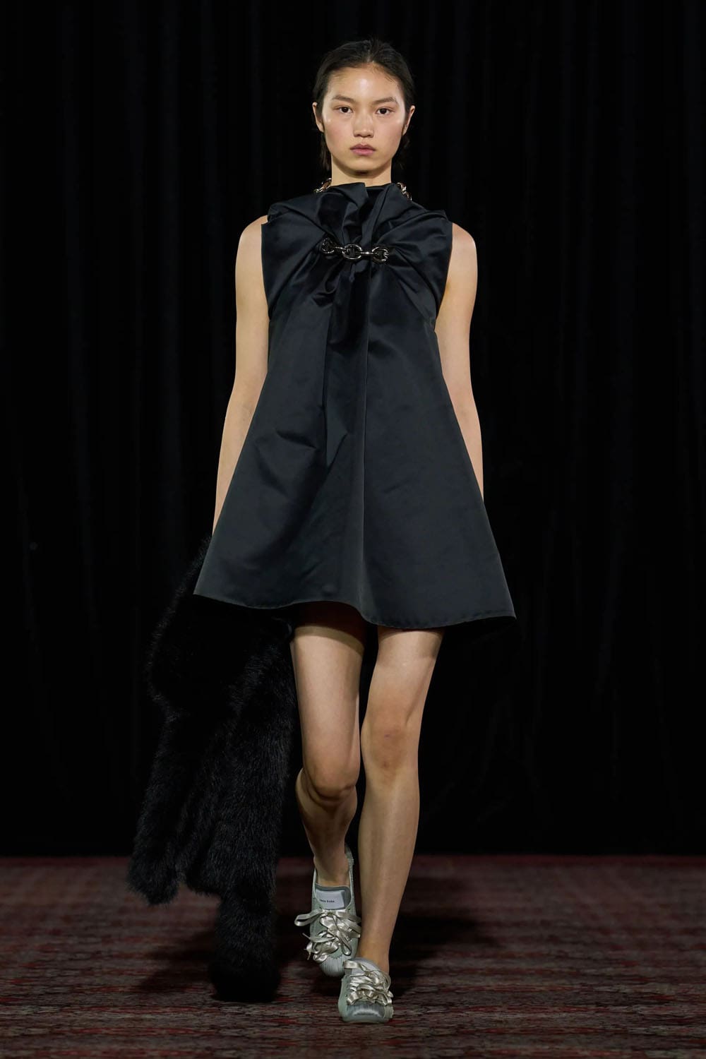 Simone Rocha Otoño Invierno 2025 2026 Londres Runway Revista (36)