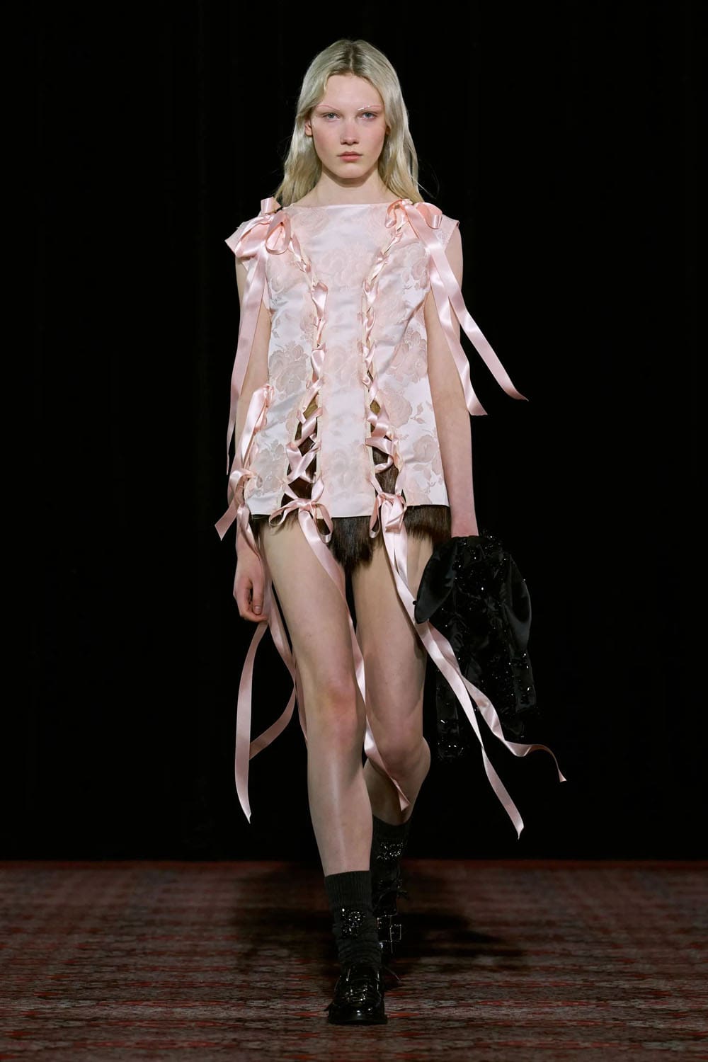Simone Rocha Otoño Invierno 2025 2026 Londres Runway Revista (8)