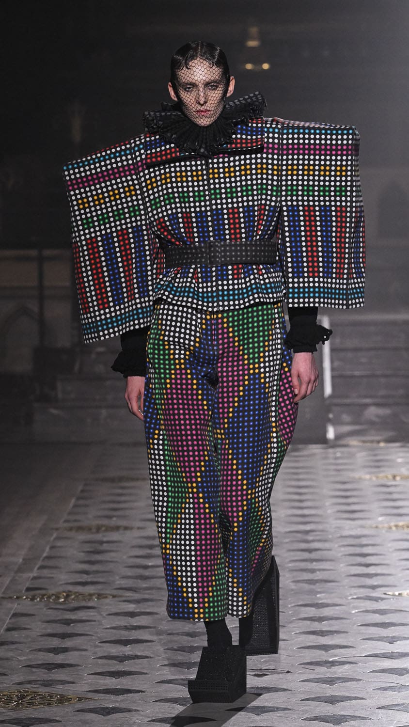 Anrealage Herbst Winter 2025 2026 Runway Magazin (1)