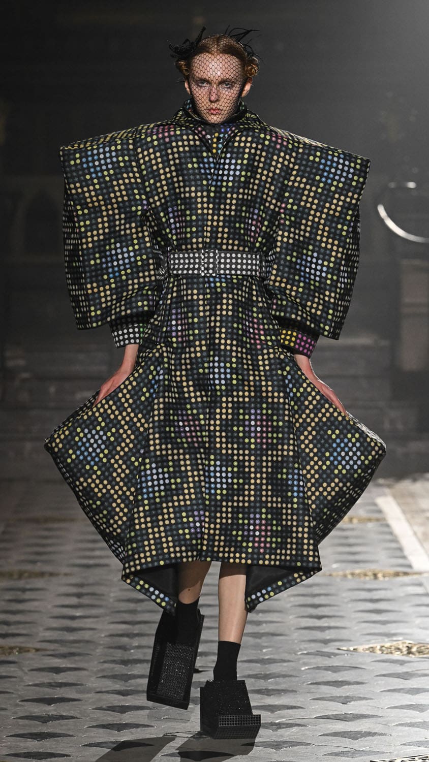 Anrealage Herbst Winter 2025 2026 Runway Magazin (10)