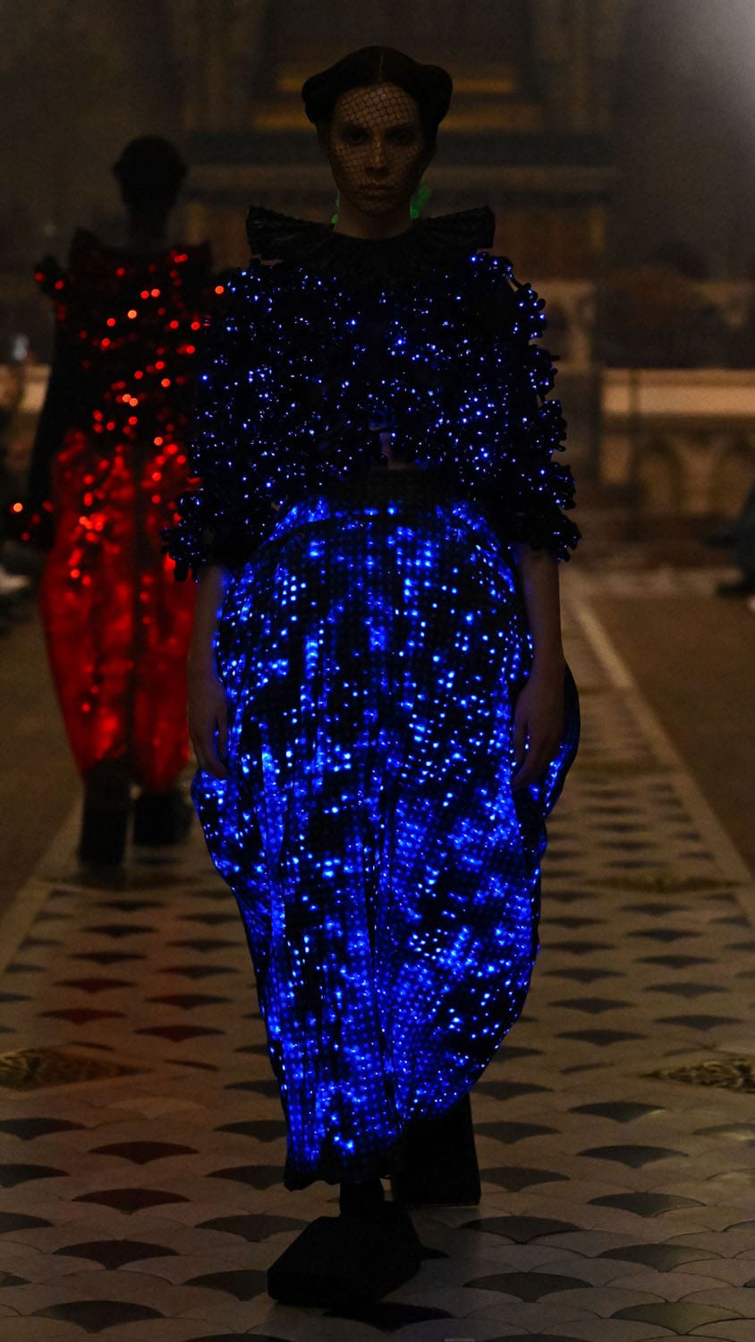 Anrealage Herbst Winter 2025 2026 Runway Magazin (16)