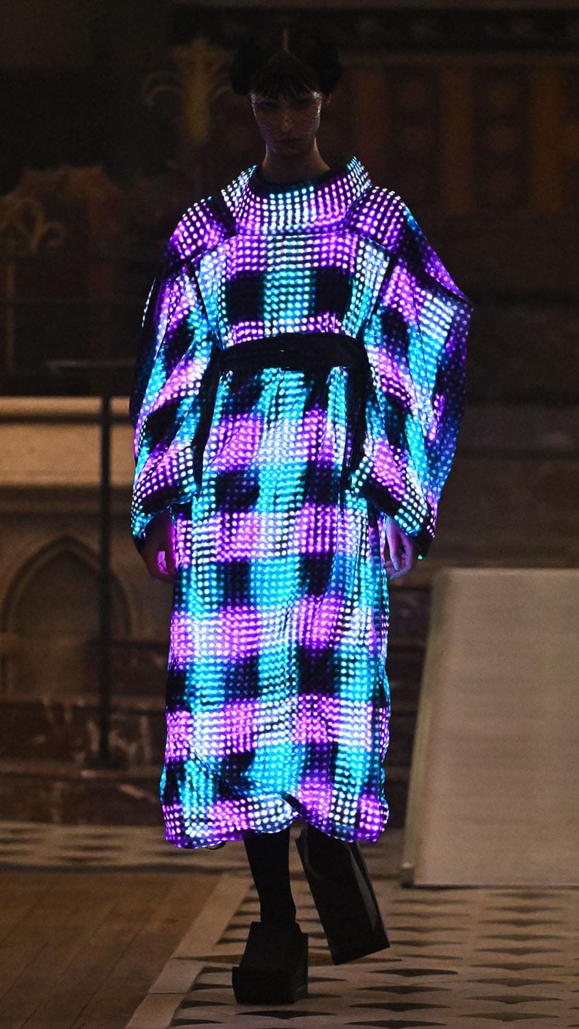 Anrealage Herbst Winter 2025 2026 Runway Magazin (18)