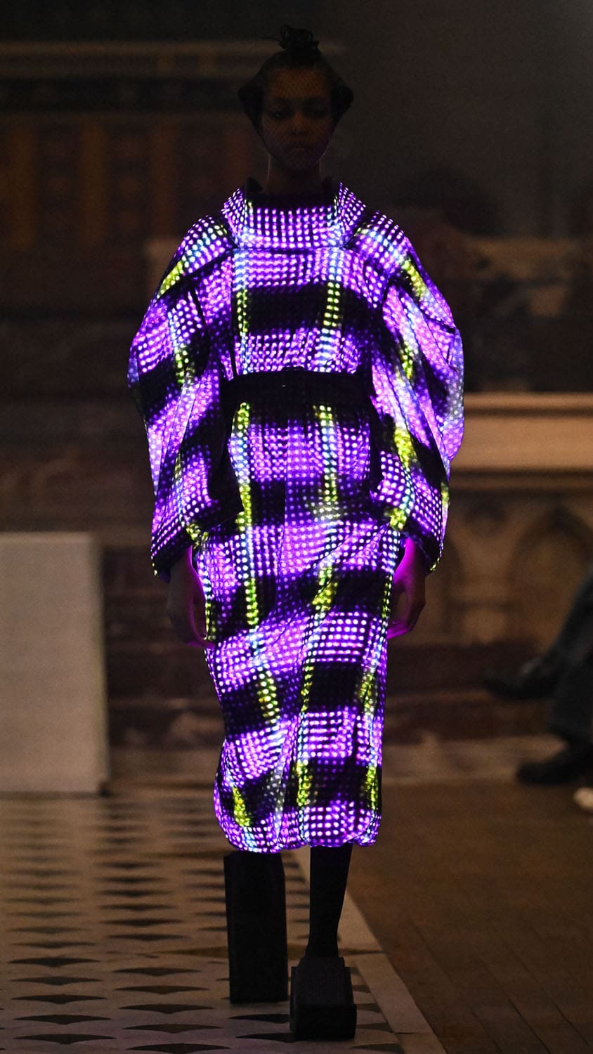 Anrealage Herbst Winter 2025 2026 Runway Magazin (19)
