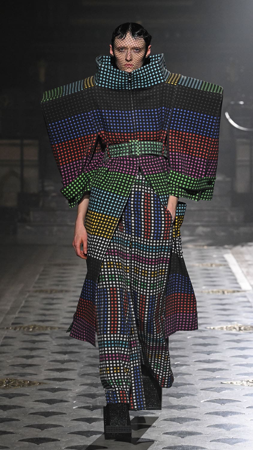 Anrealage Herbst Winter 2025 2026 Runway Magazin (2)