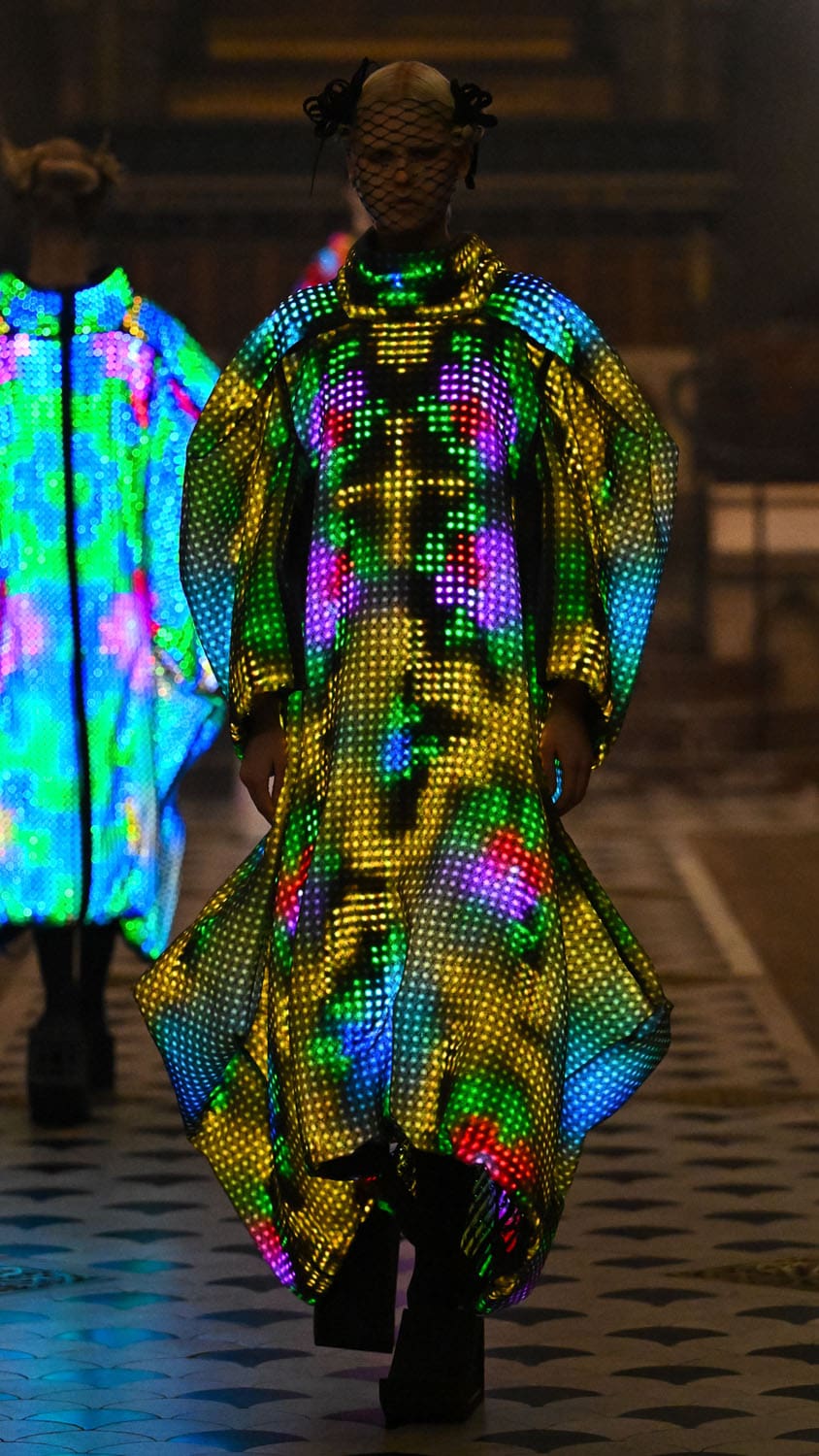 Anrealage Herbst Winter 2025 2026 Runway Magazin (23)