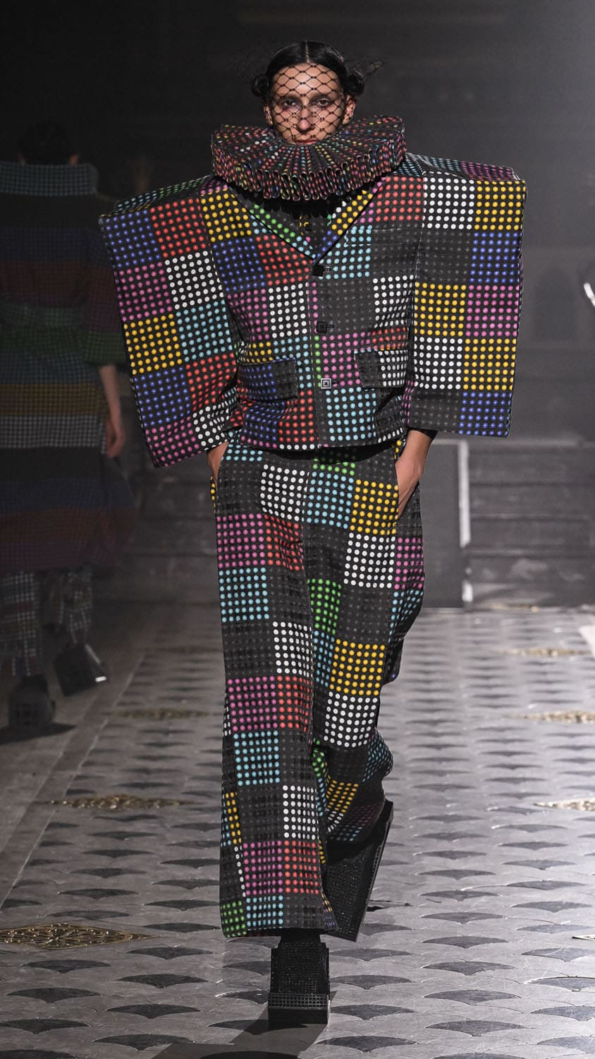 Anrealage Herbst Winter 2025 2026 Runway Magazin (3)