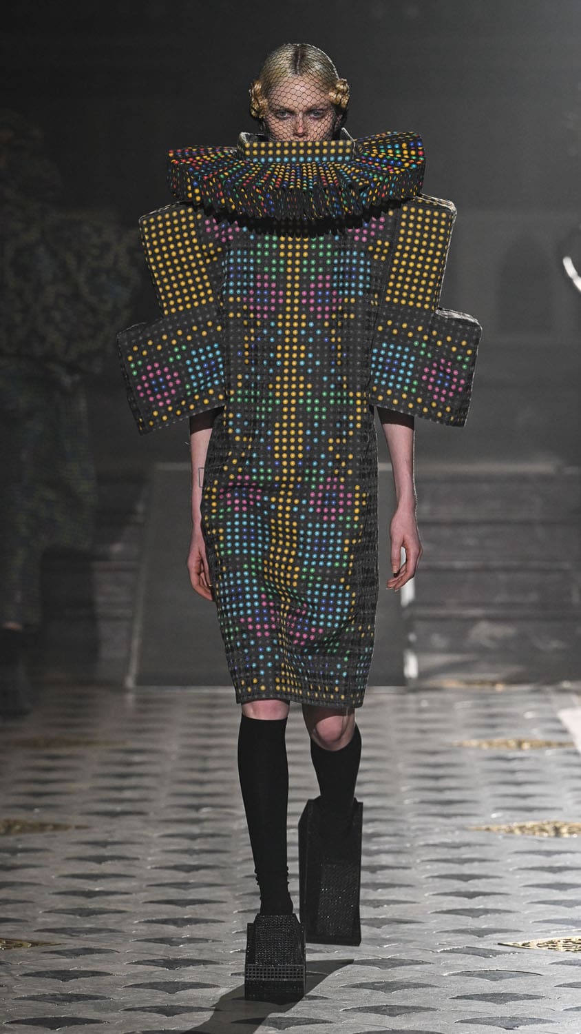 Anrealage Herbst Winter 2025 2026 Runway Magazin (7)