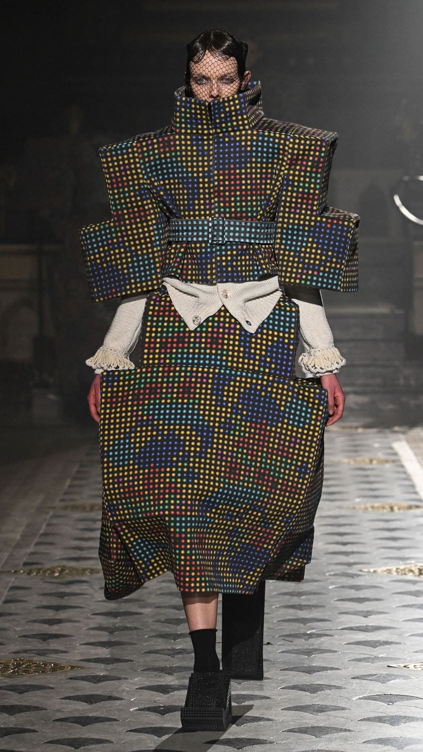 Anrealage Herbst Winter 2025 2026 Runway Magazin (9)