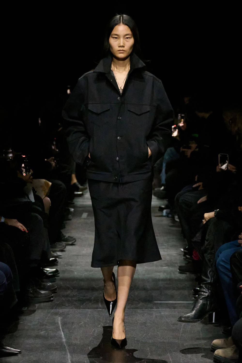 Balenciaga Automne Hiver 2025 2026 Runway Magazine (10)