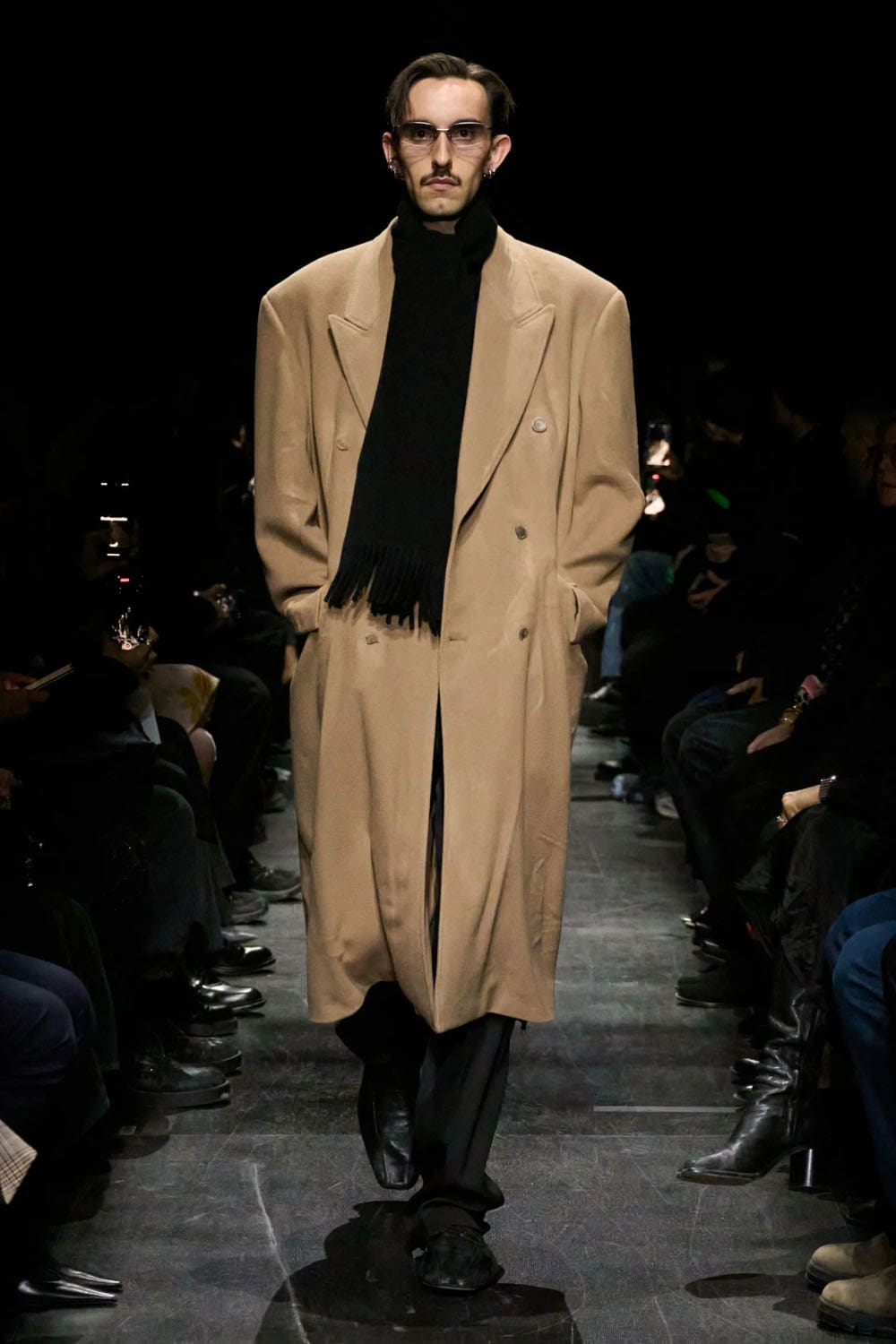 Balenciaga Automne Hiver 2025 2026 Runway Magazine (17)