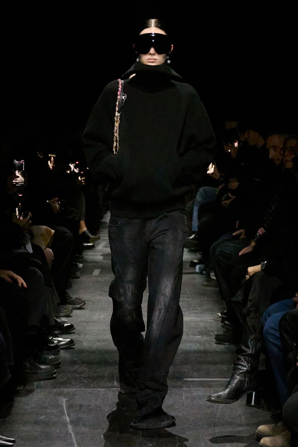 Balenciaga Automne Hiver 2025 2026 Runway Magazine (18)