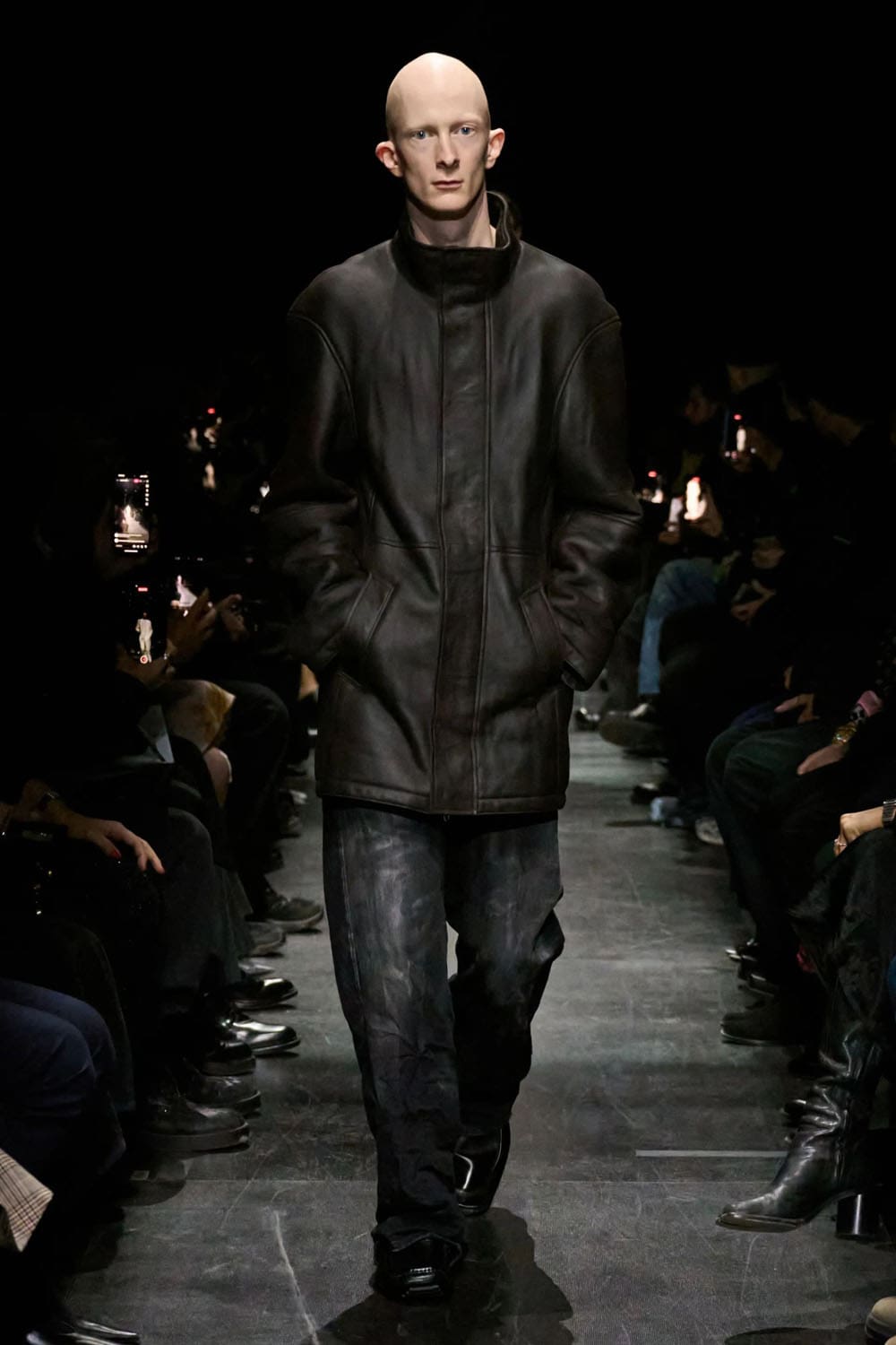 Balenciaga Automne Hiver 2025 2026 Runway Magazine (19)