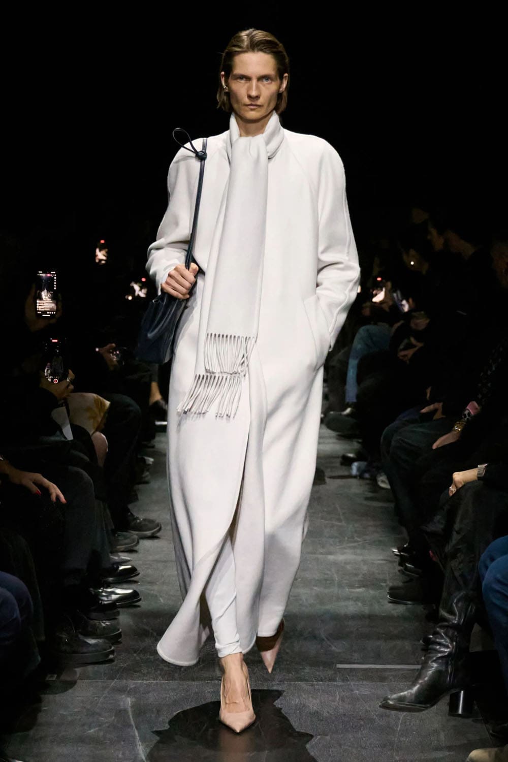 Balenciaga Automne Hiver 2025 2026 Runway Magazine (20)