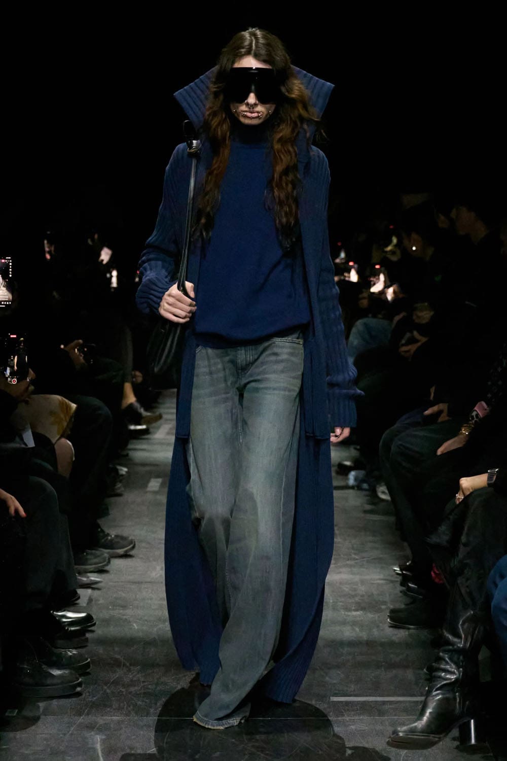 Balenciaga Automne Hiver 2025 2026 Runway Magazine (22)