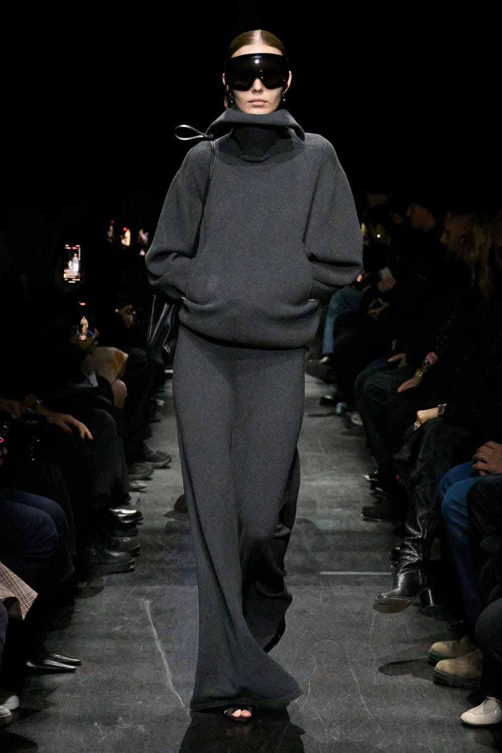 Balenciaga Automne Hiver 2025 2026 Runway Magazine (24)
