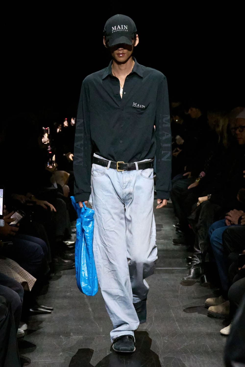 Balenciaga Automne Hiver 2025 2026 Runway Magazine (25)