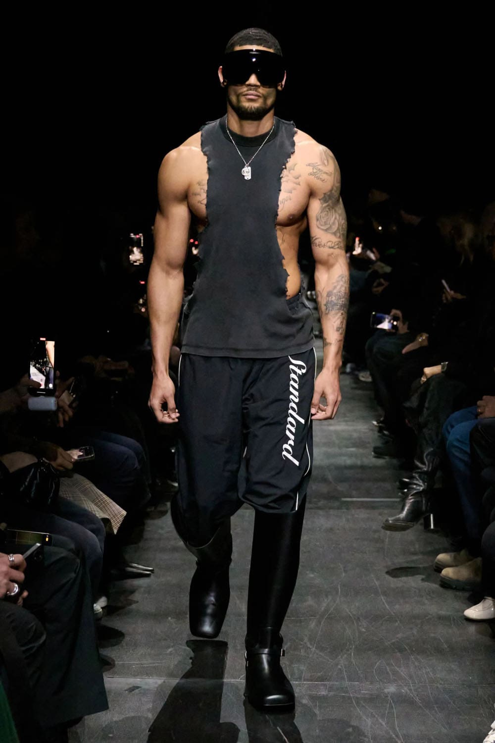Balenciaga Automne Hiver 2025 2026 Runway Magazine (31)