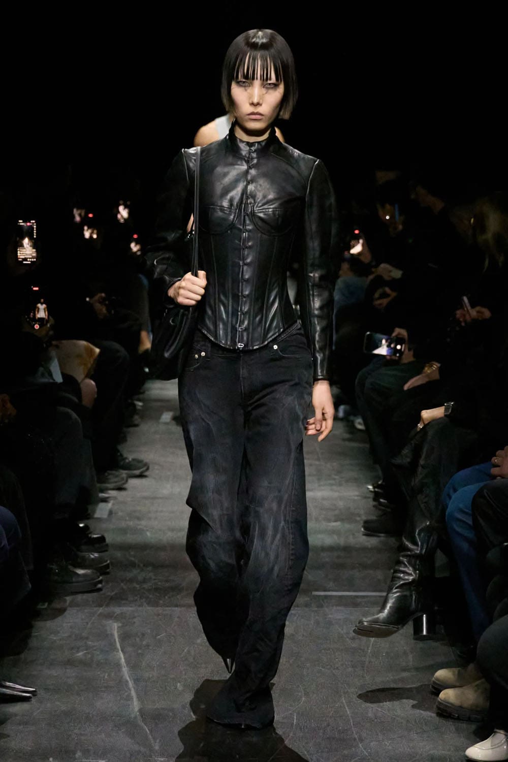 Balenciaga Automne Hiver 2025 2026 Runway Magazine (32)