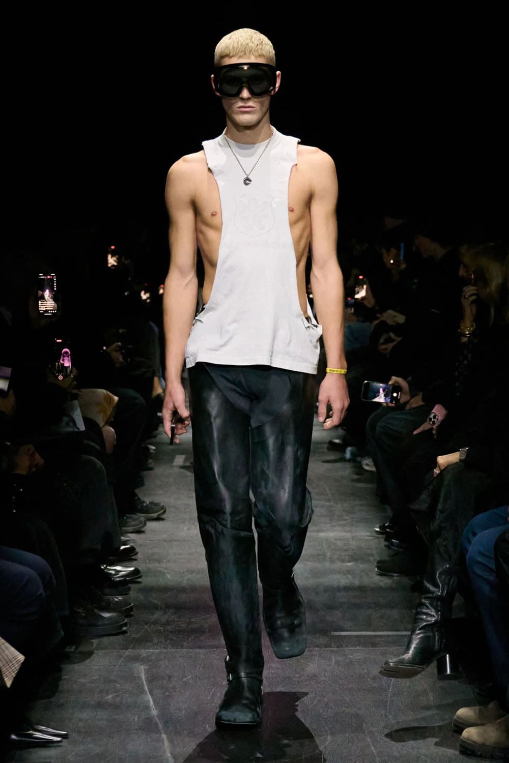 Balenciaga Automne Hiver 2025 2026 Runway Magazine (35)