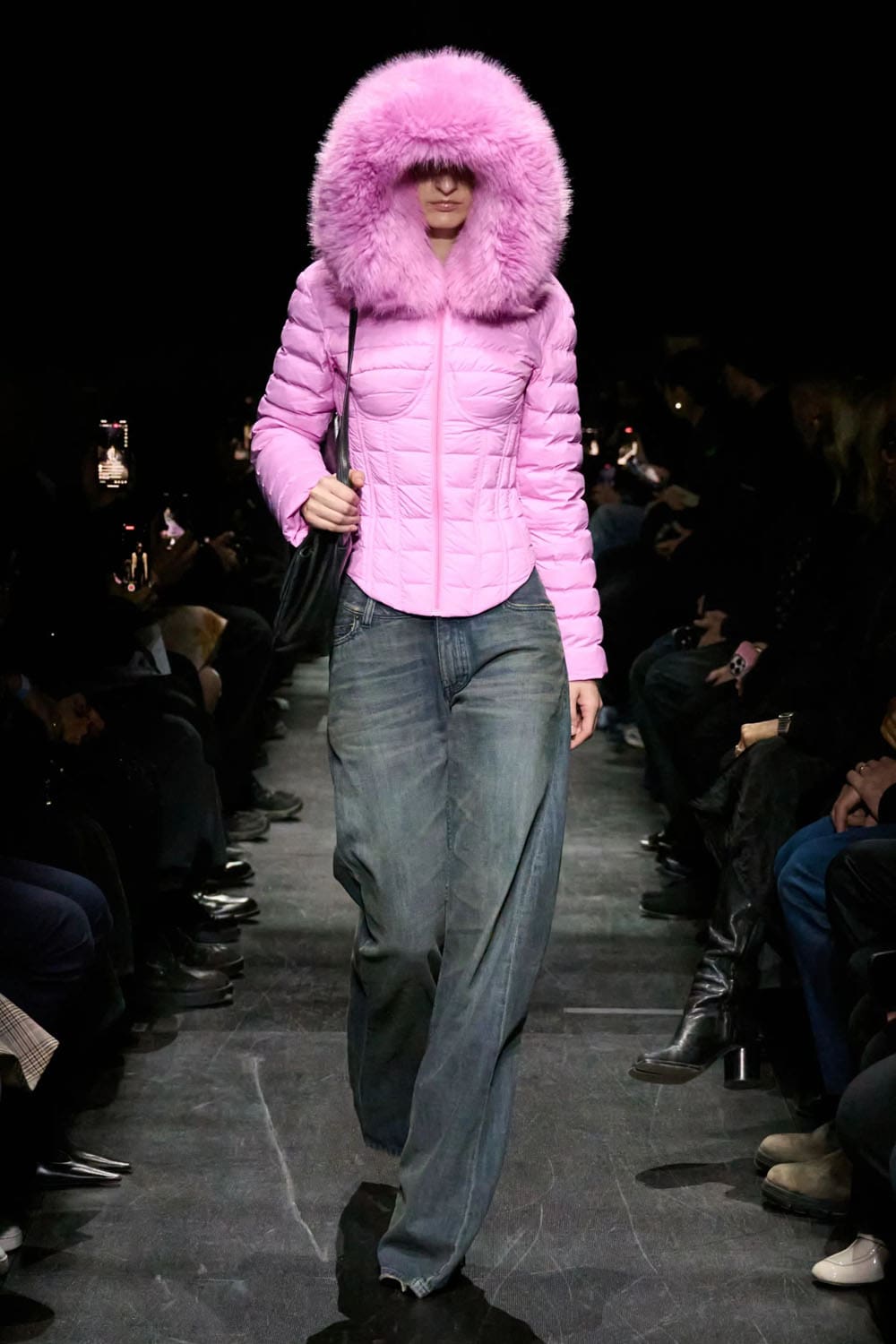 Balenciaga Automne Hiver 2025 2026 Runway Magazine (36)