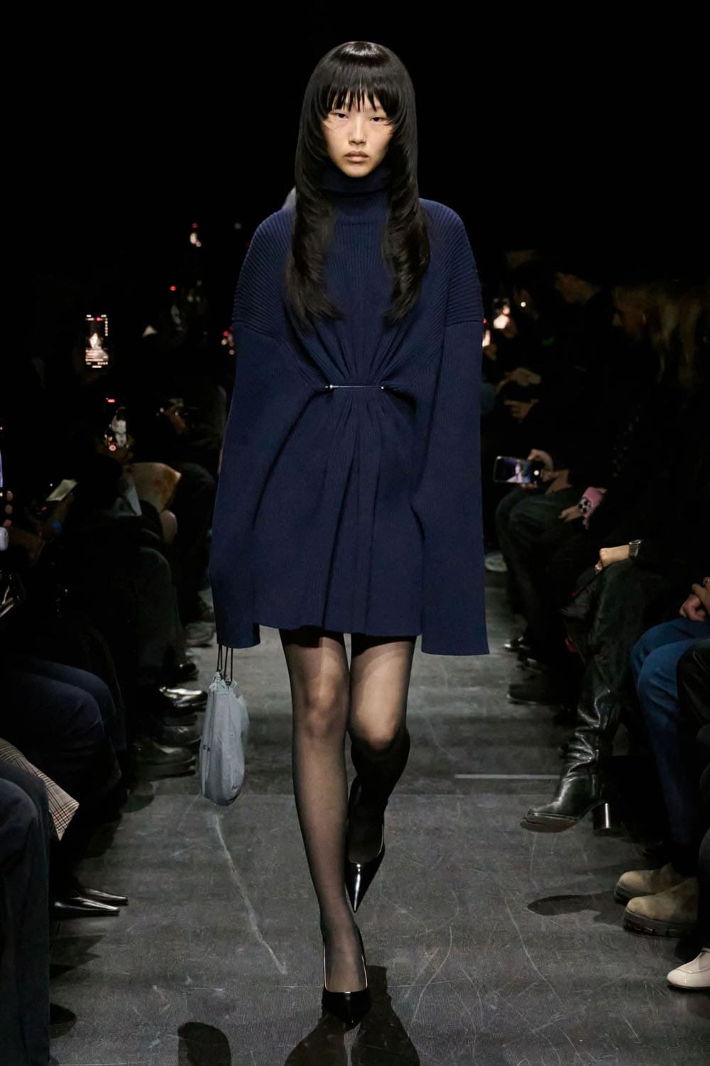 Balenciaga Automne Hiver 2025 2026 Runway Magazine (39)