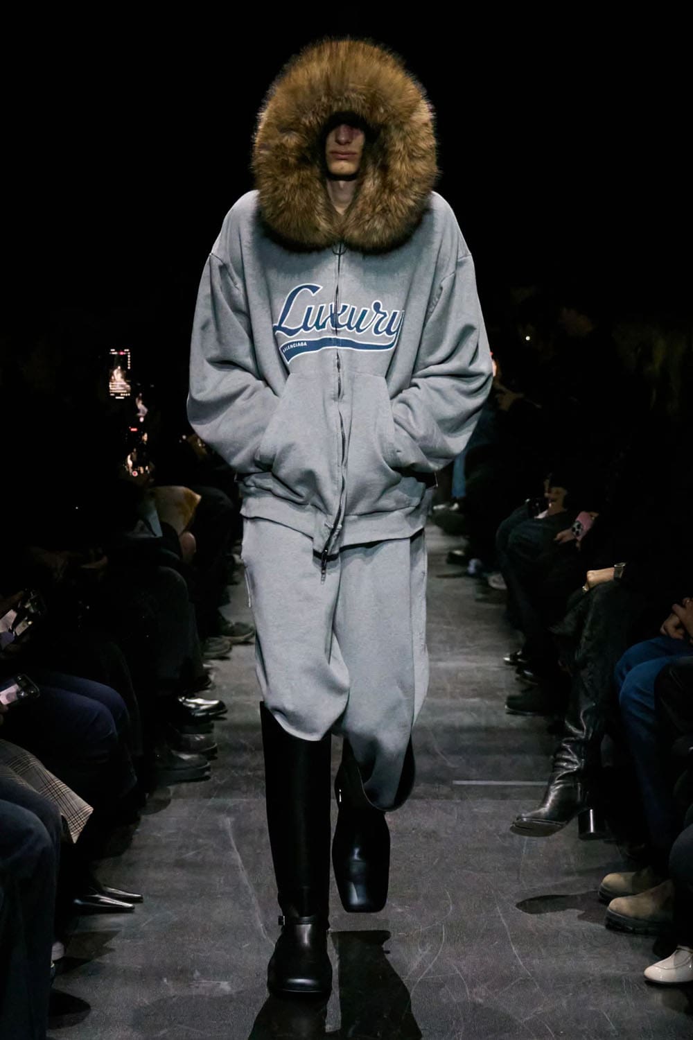 Balenciaga Automne Hiver 2025 2026 Runway Magazine (40)