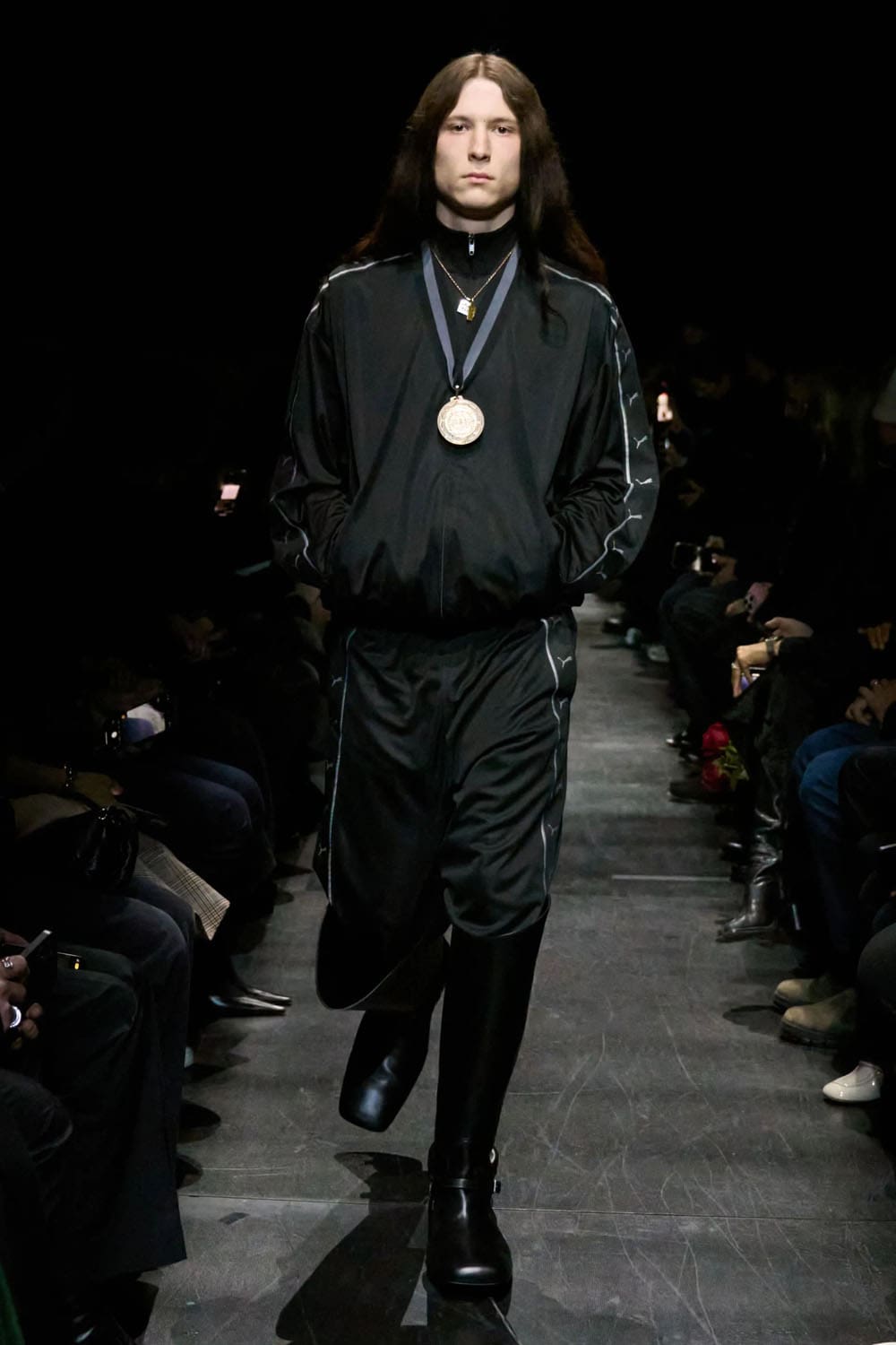 Balenciaga Automne Hiver 2025 2026 Runway Magazine (56)