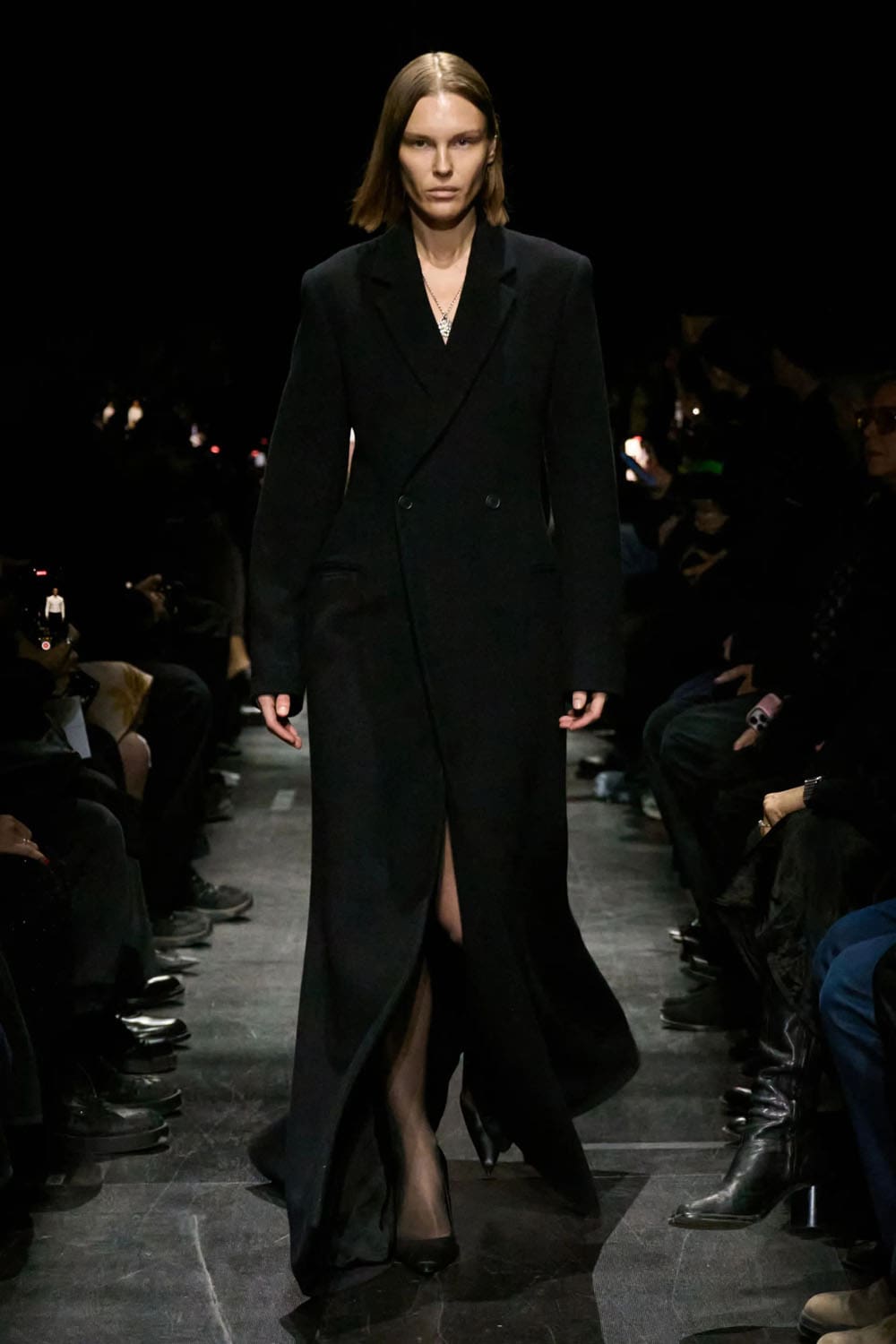 Balenciaga Automne Hiver 2025 2026 Runway Magazine (6)