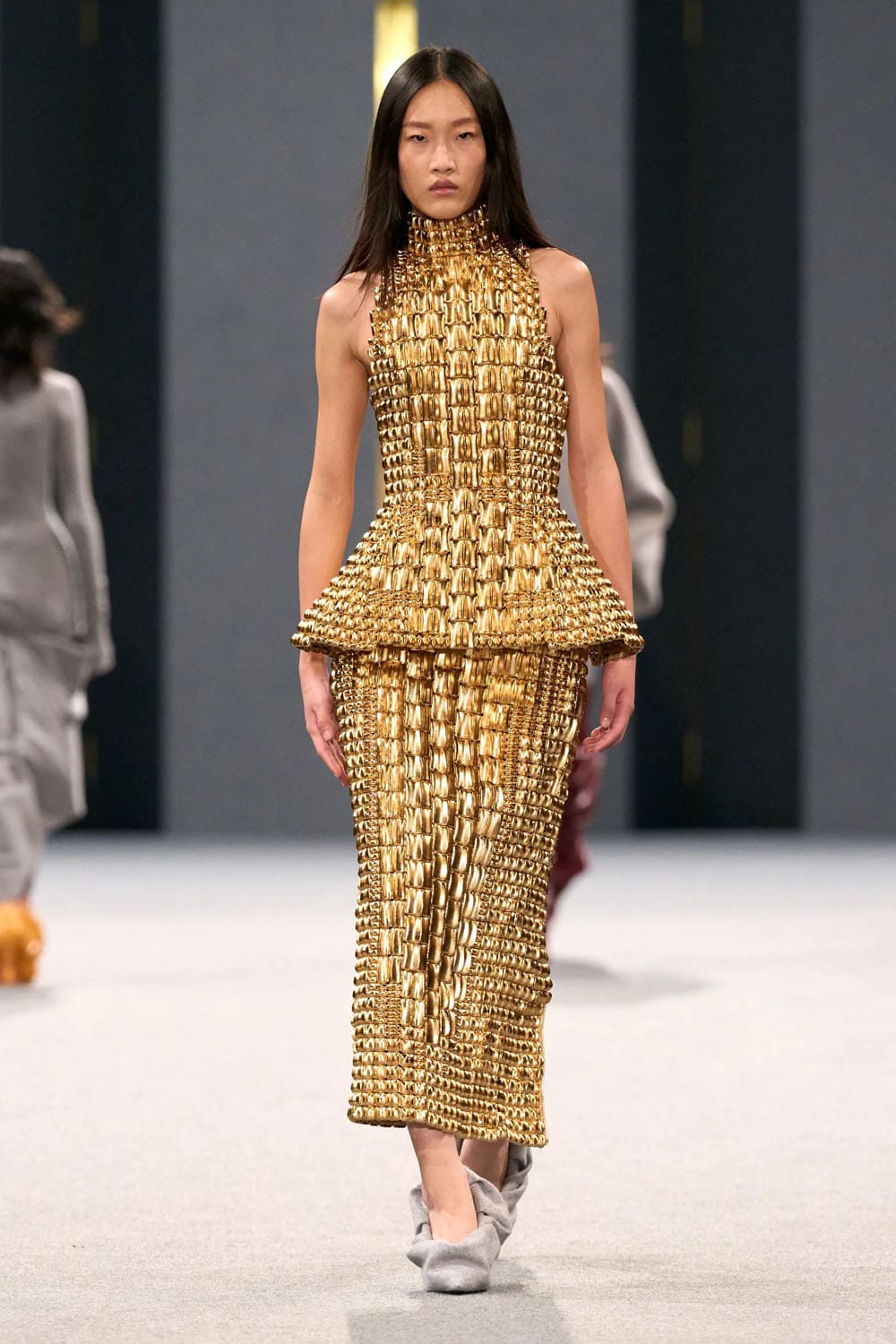 Balmain Herbst Winter 2025 2026 Runway Magazin (12)
