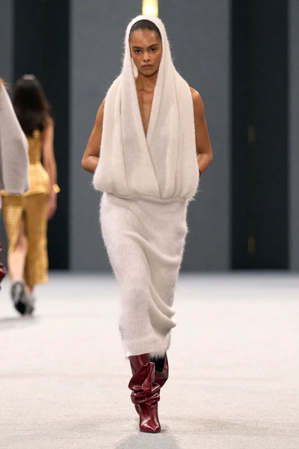 Balmain Herbst Winter 2025 2026 Runway Magazin (19)