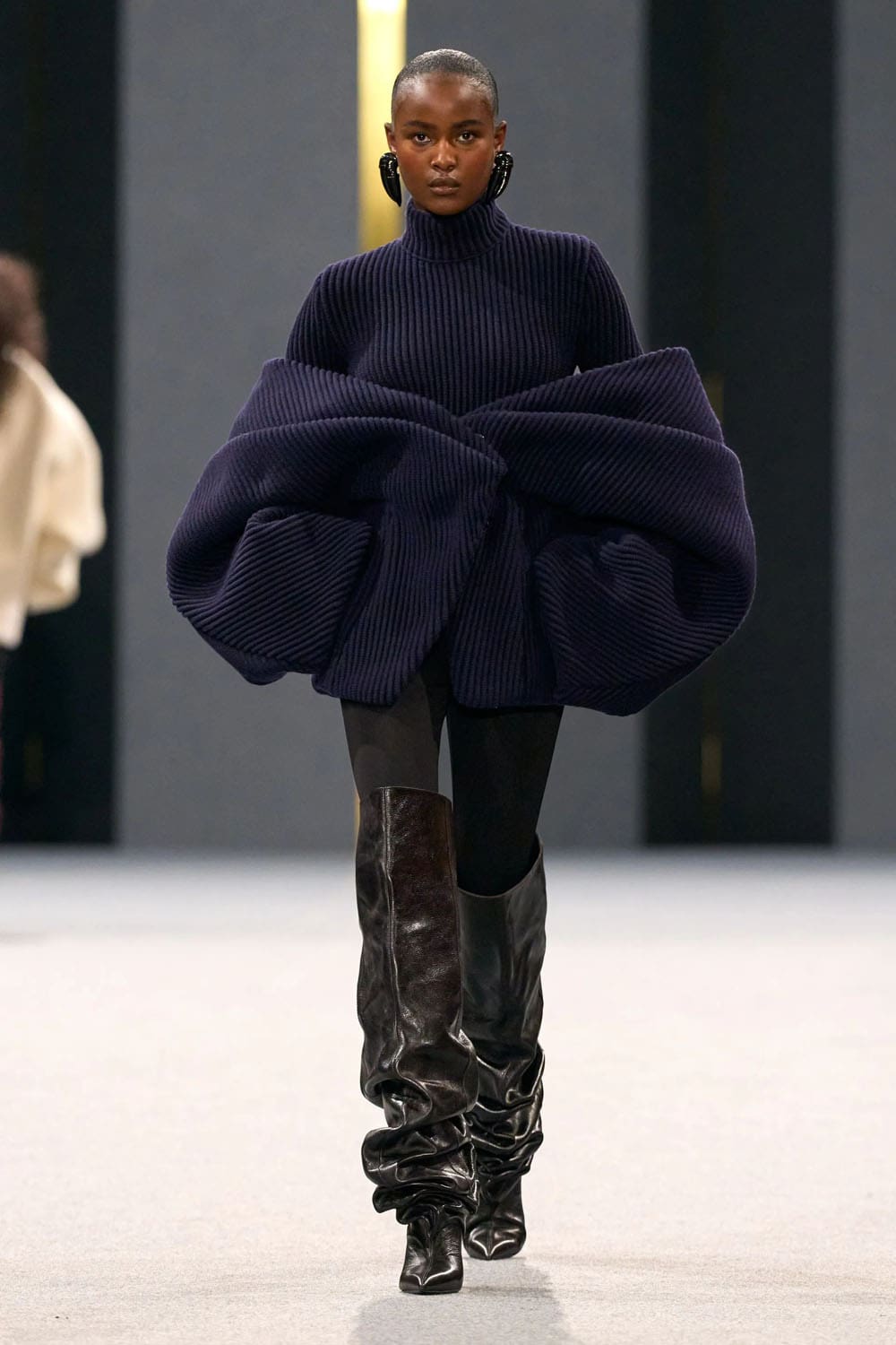 Balmain Herbst Winter 2025 2026 Runway Magazin (23)