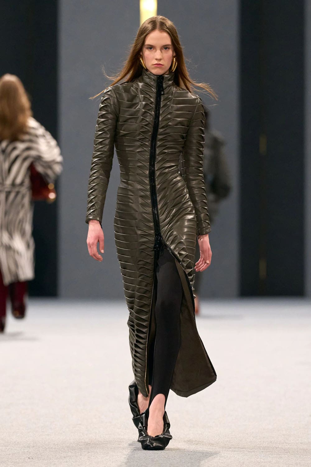 Balmain Herbst Winter 2025 2026 Runway Magazin (26)