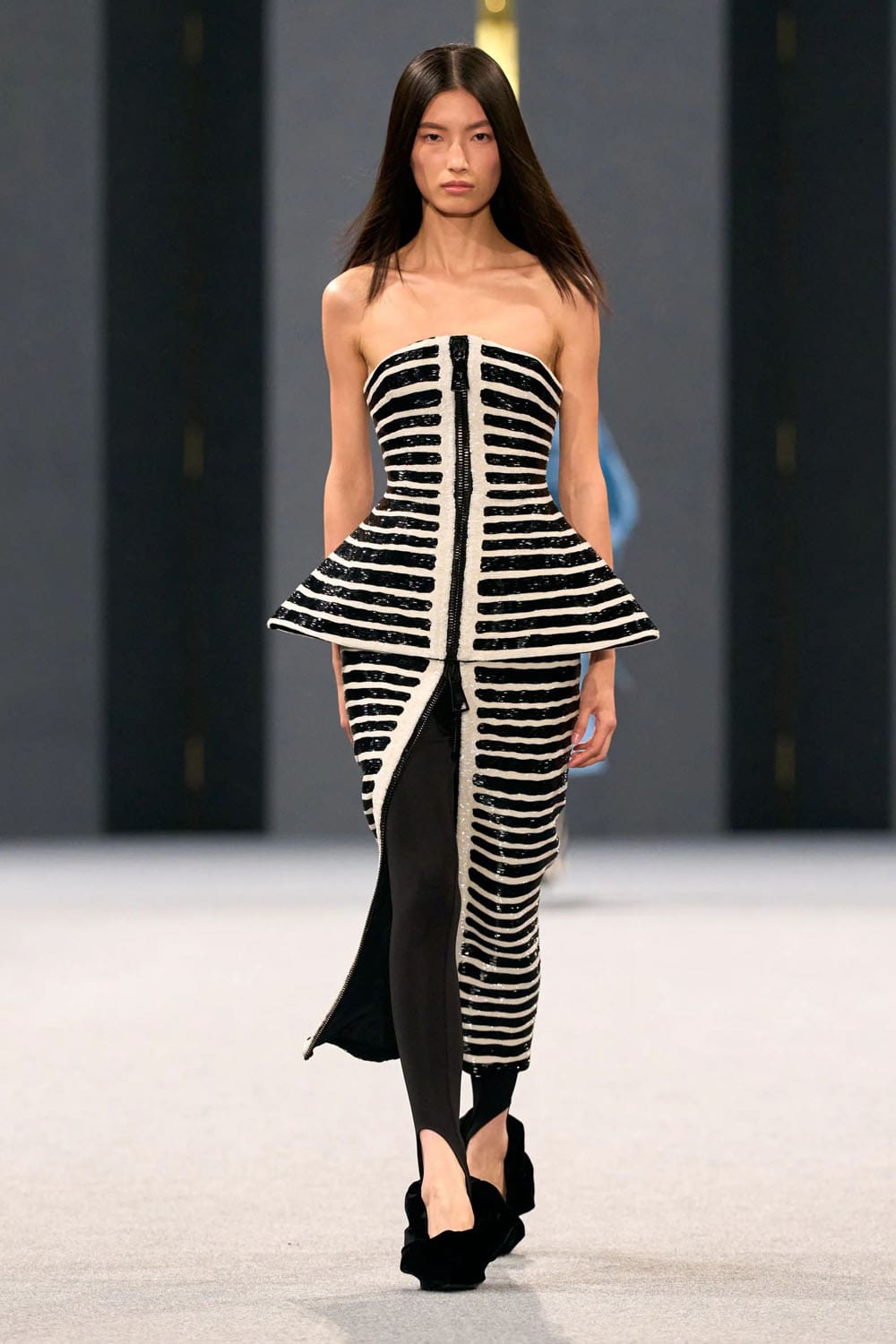 Balmain Herbst Winter 2025 2026 Runway Magazin (36)