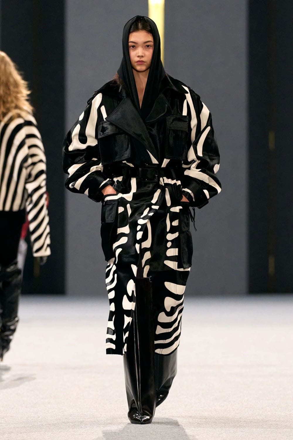Balmain Herbst Winter 2025 2026 Runway Magazin (41)