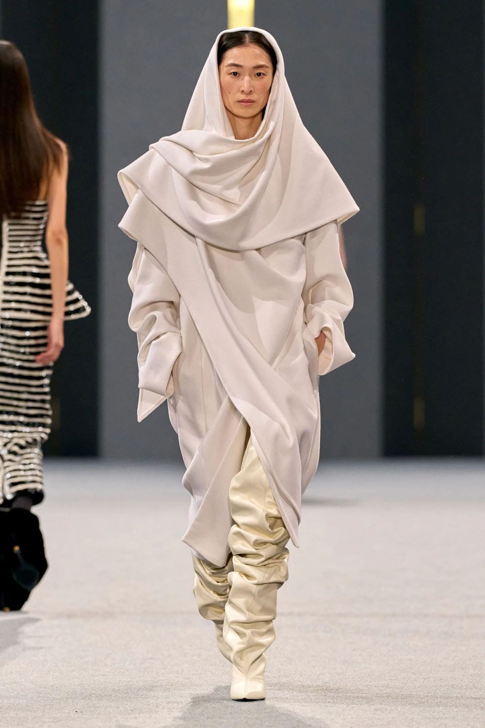 Balmain Herbst Winter 2025 2026 Runway Magazin (42)
