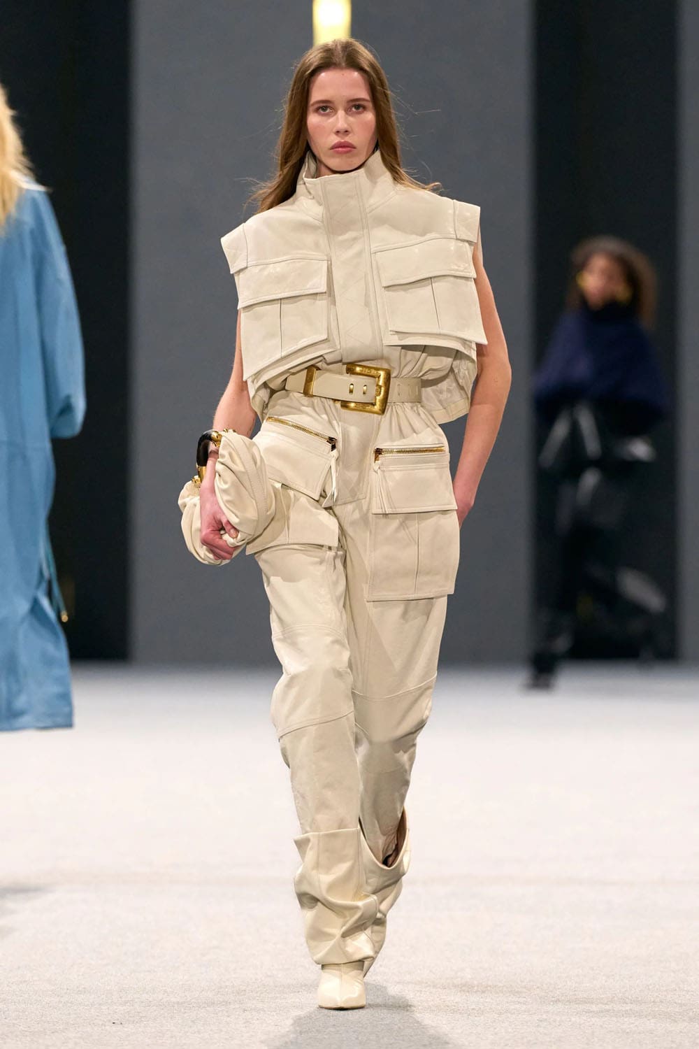 Balmain Herbst Winter 2025 2026 Runway Magazin (43)