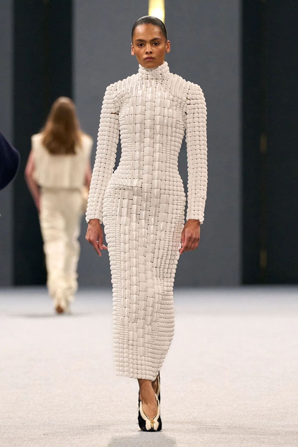 Balmain Herbst Winter 2025 2026 Runway Magazin (48)