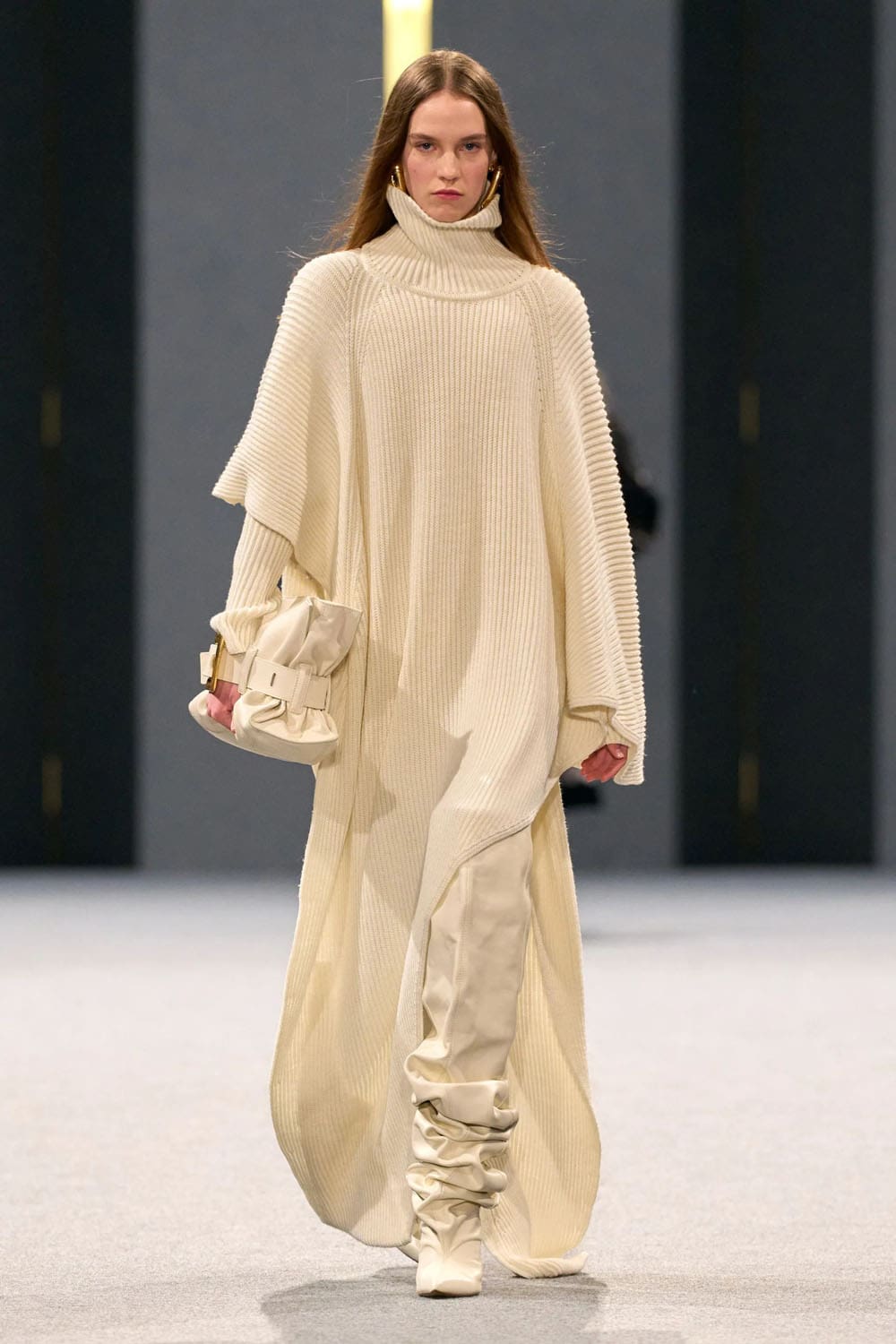 Balmain Herbst Winter 2025 2026 Runway Magazin (49)