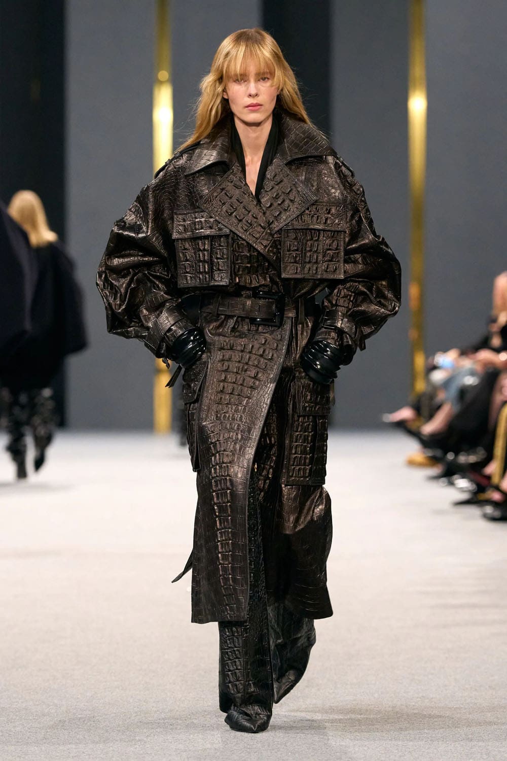 Balmain Herbst Winter 2025 2026 Runway Magazin (50)