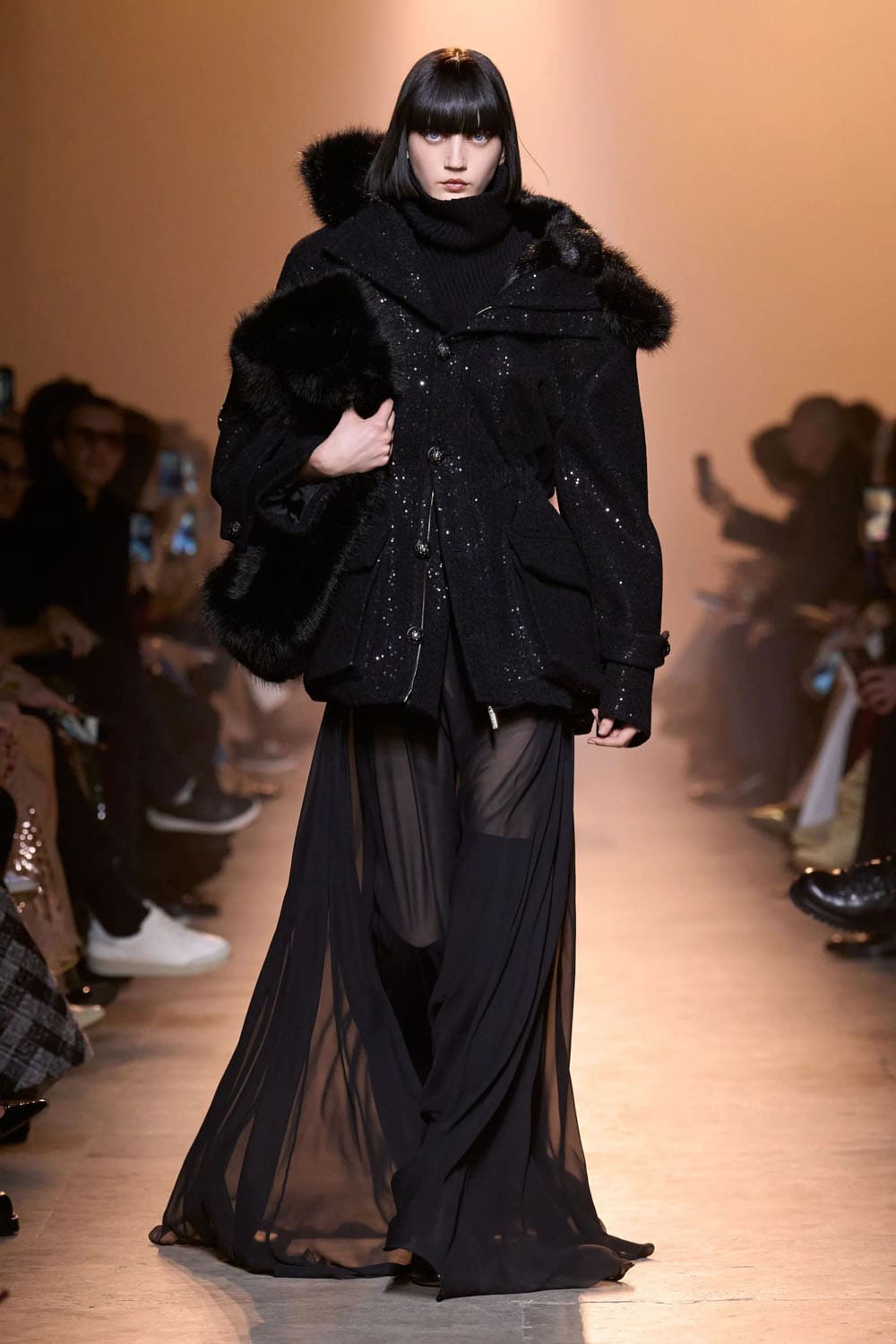 Elie Saab Fall Winter 2025 26 Ready to Wear Runway Magazine (10)