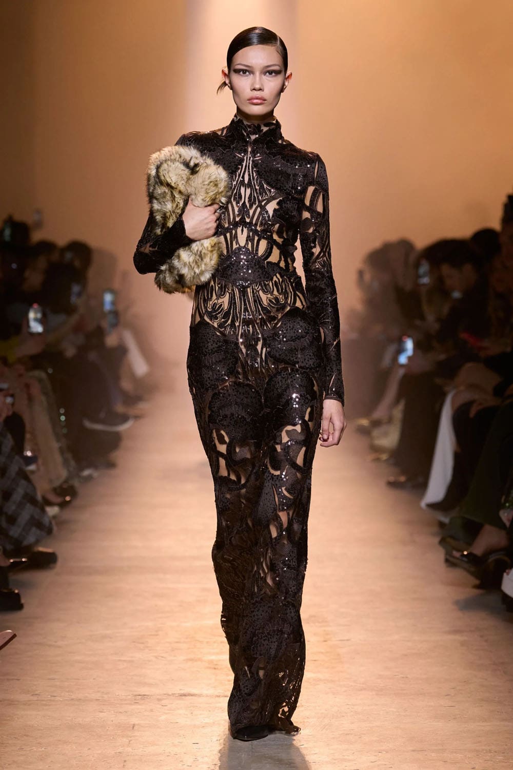 Elie Saab Fall Winter 2025 26 Ready to Wear Runway Magazine (13)