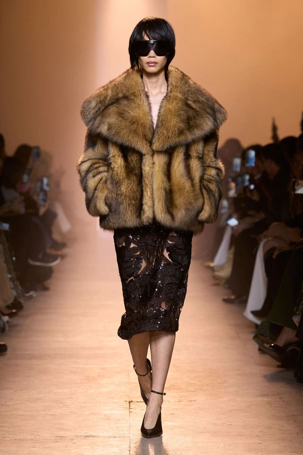 Elie Saab Fall Winter 2025 26 Ready to Wear Runway Magazine (14)