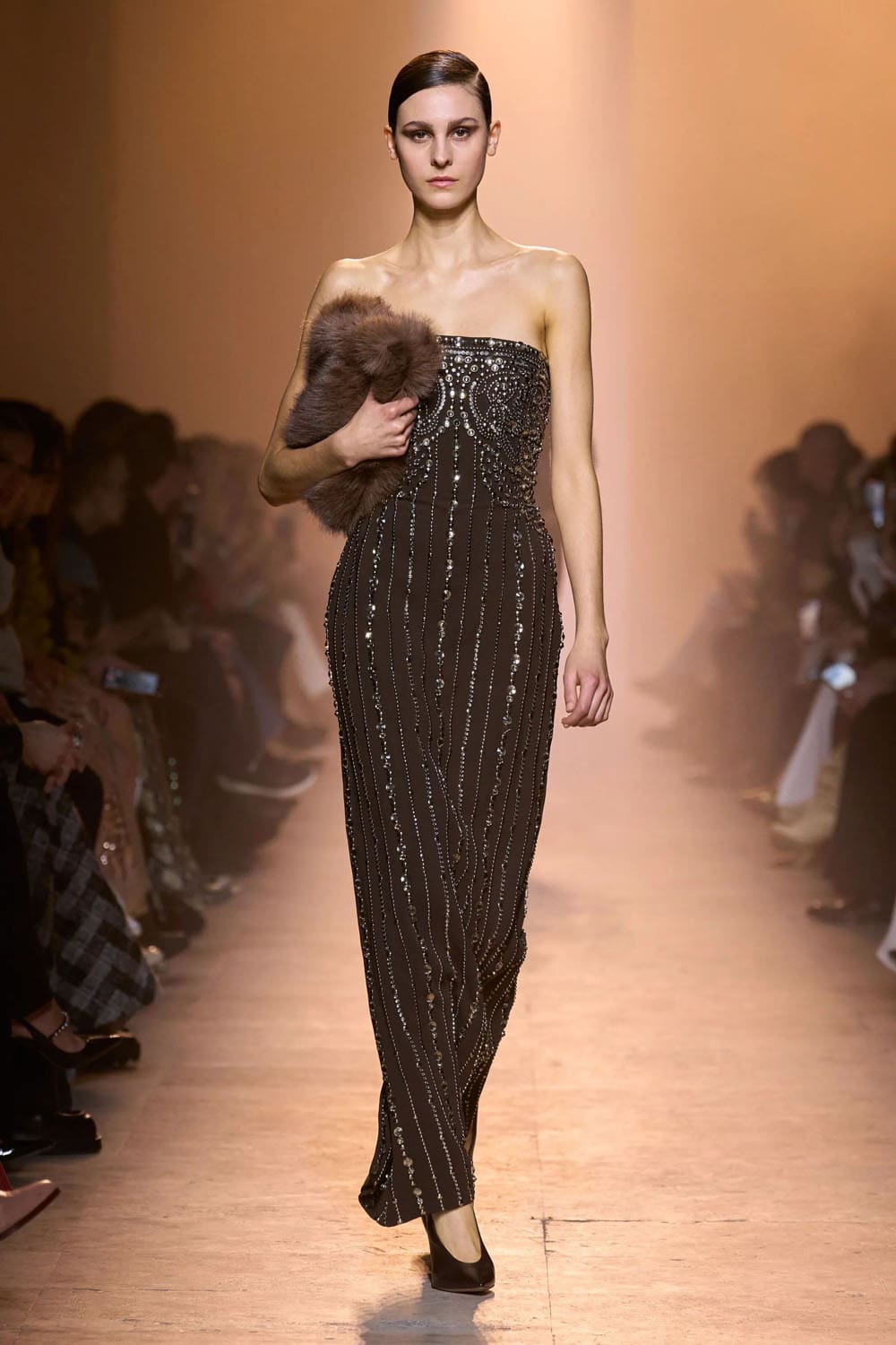 Elie Saab Fall Winter 2025 26 Ready to Wear Runway Magazine (16)
