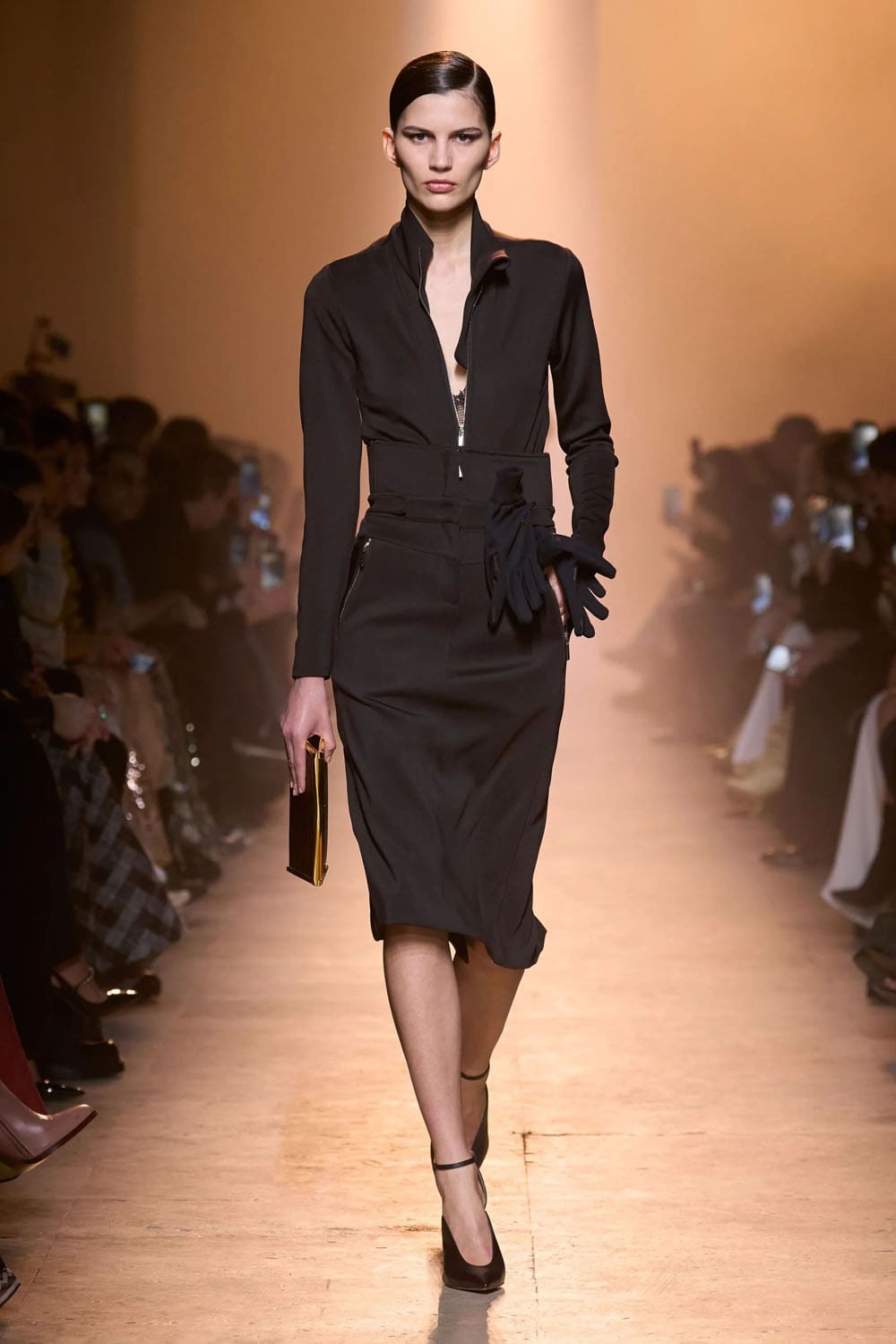 Elie Saab Fall Winter 2025 26 Ready to Wear Runway Magazine (17)